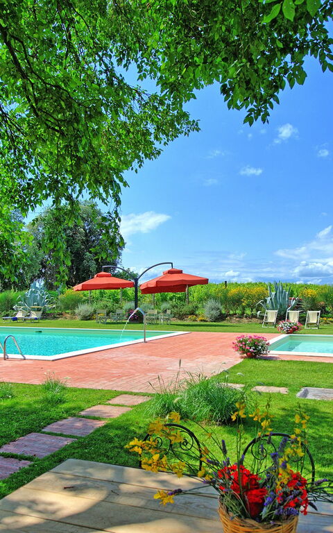 Villa Lorenza: Have, pool, Udendørs