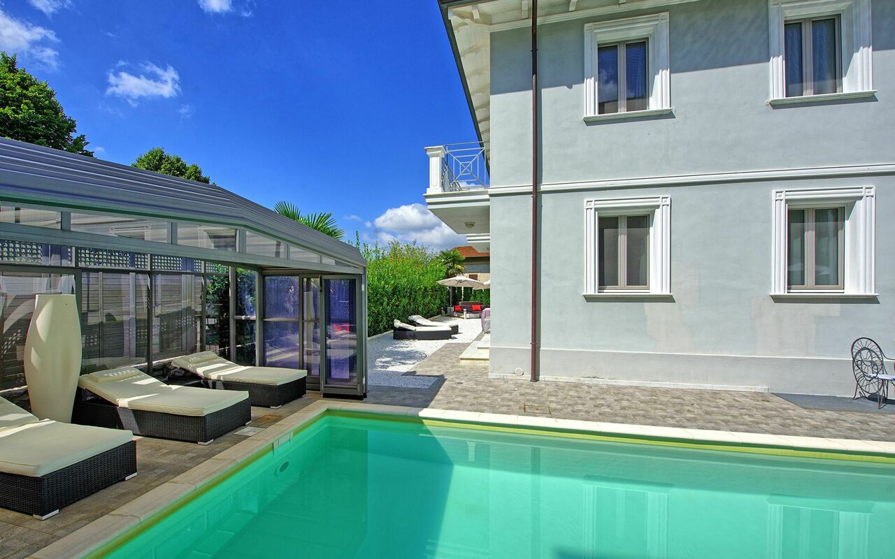 Villa Raffaela: pool, Udendørs