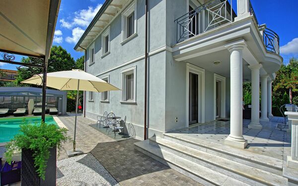 Villa Raffaela: Have, Udendørs