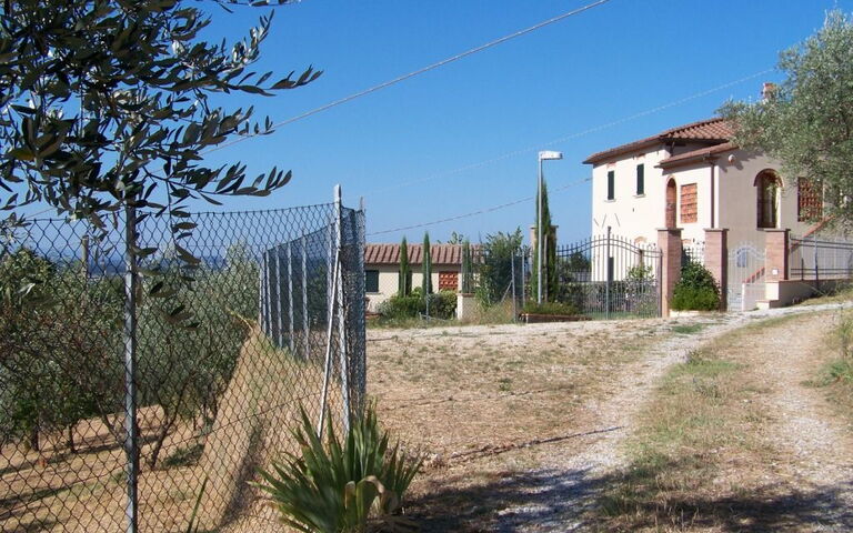 Antico Fienile: Have, Udvendige