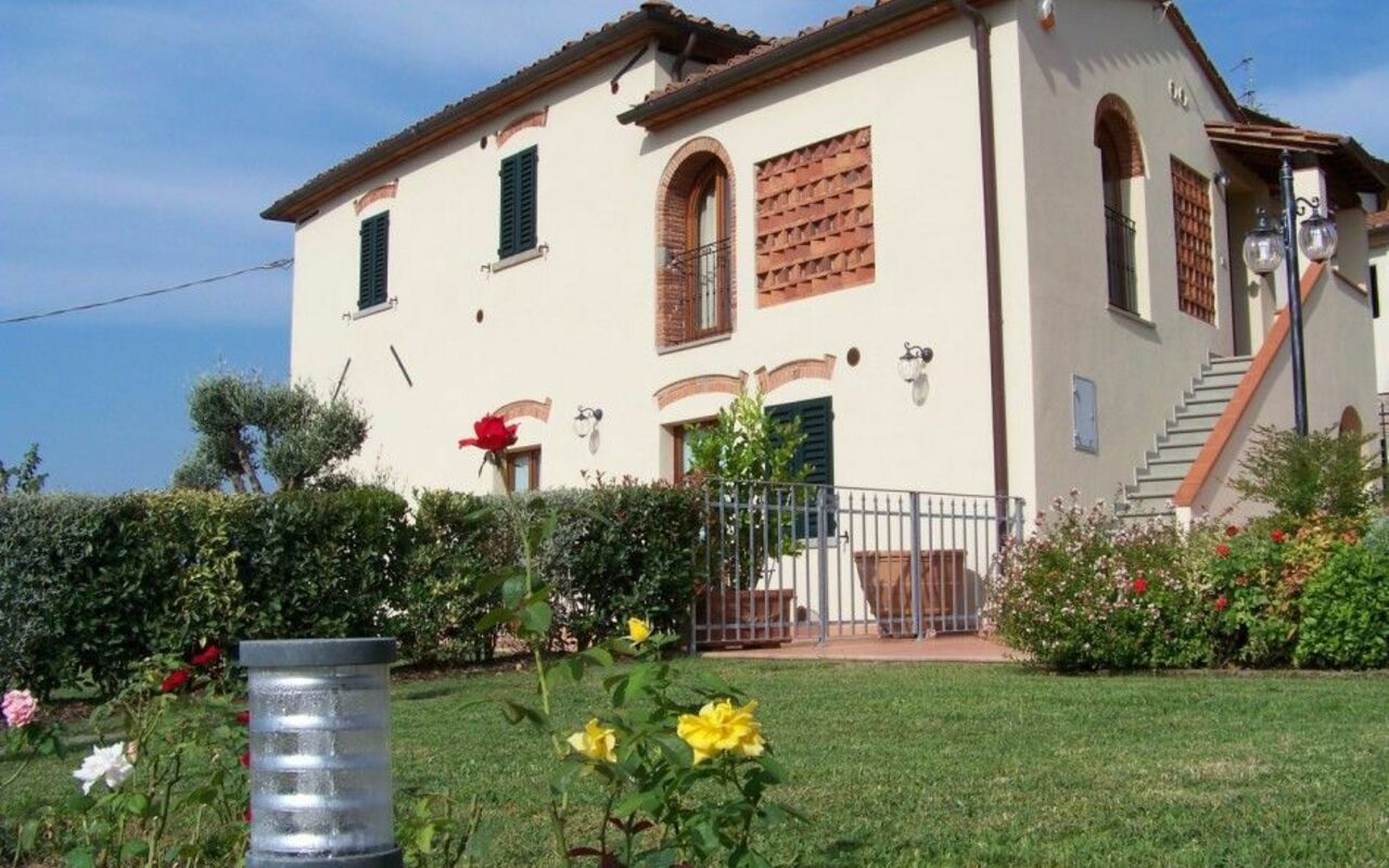 Antico Fienile: Have, Udvendige