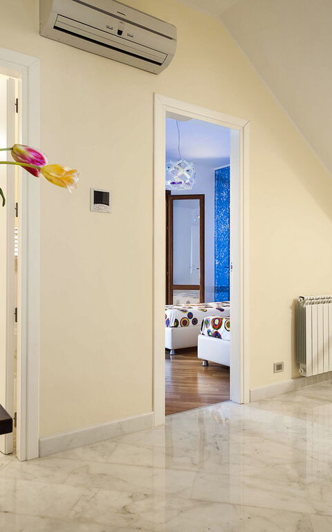 Afrodite: Andet værelse