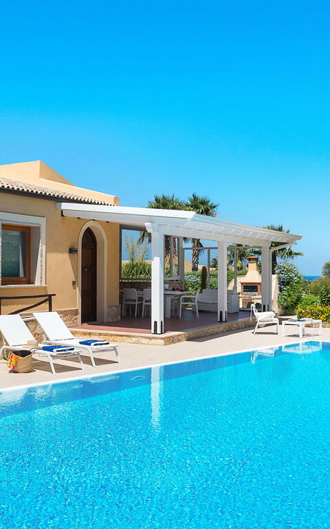 Afrodite: pool, Udendørs