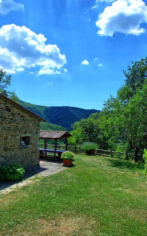 Villa Margherita Uno: Have, Udendørs, Udvendige