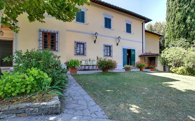 Villa Stolli: Have, Udvendige