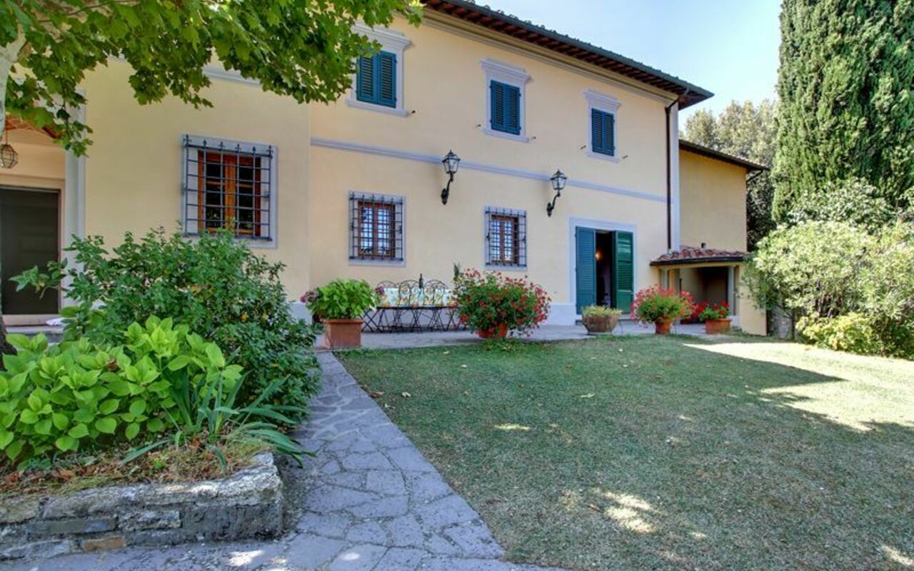 Villa Stolli: Have, Udvendige