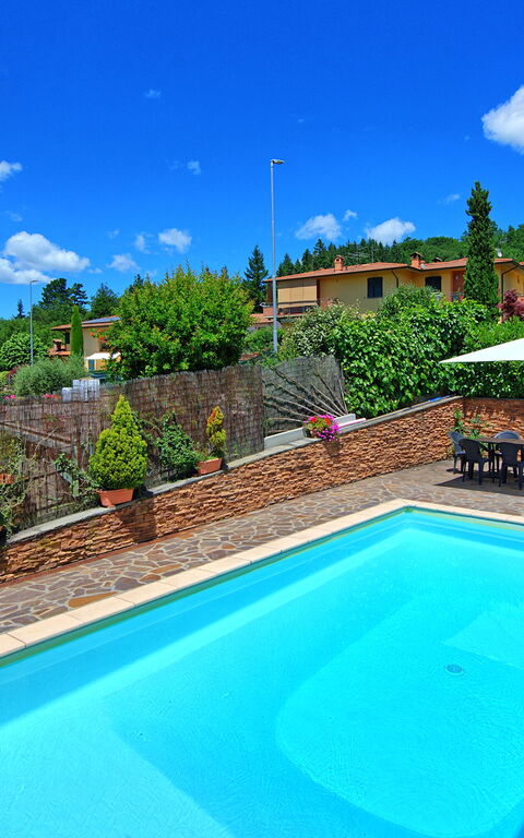 Villa Pratovecchio: Have, pool, Udendørs