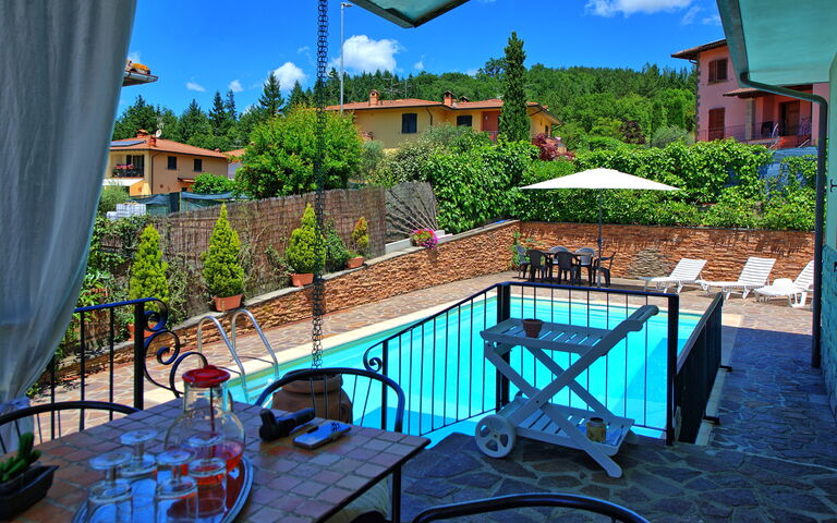Villa Pratovecchio: Altan / terrasse / gårdhave, pool, Udendørs