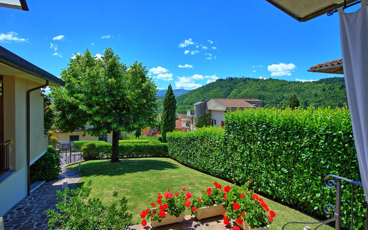 Villa Pratovecchio: Have, Udendørs, Visninger