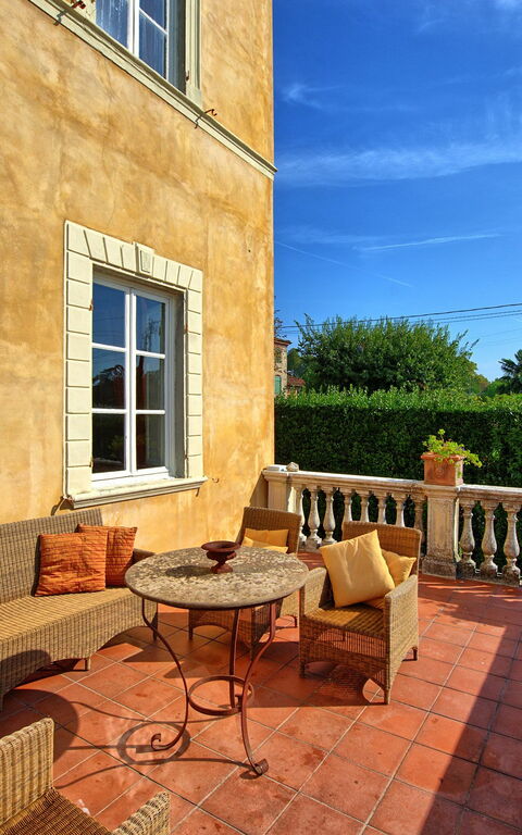 Villa Fiamma: Udendørs, Udvendige