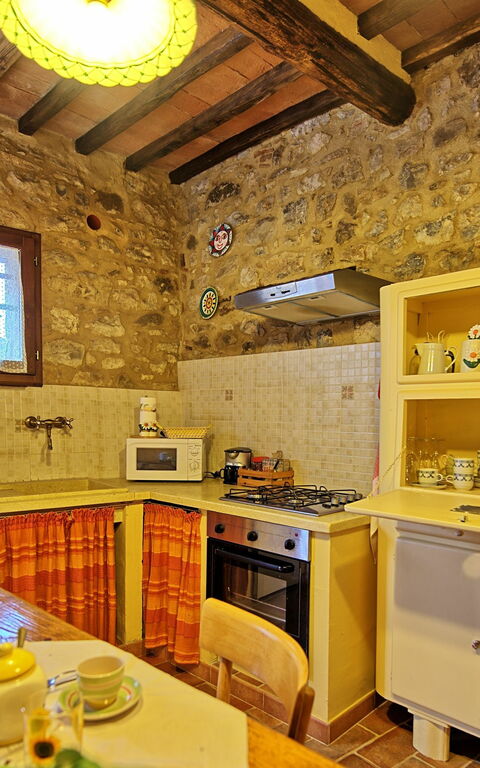 La Ruota: Frokostlokale, Køkken, Stue