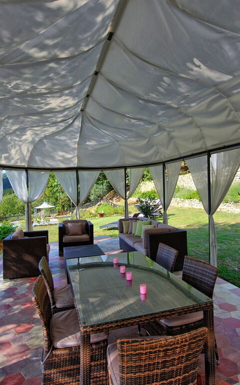 Villa Tenuta Lonciano: Altan / terrasse / gårdhave, Udendørs