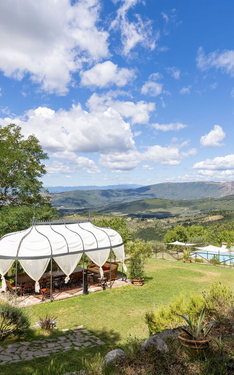 Villa Tenuta Lonciano: Have, Udendørs