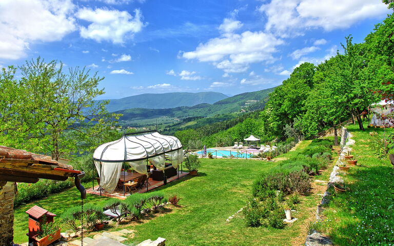 Villa Tenuta Lonciano: Have, Sommer, Udendørs, Visninger
