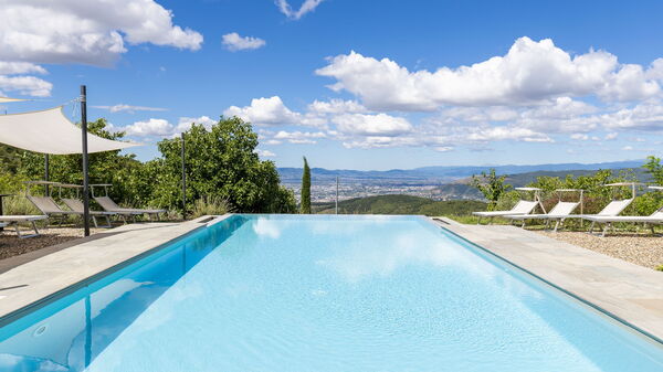 Villa Tenuta Lonciano: pool, Udendørs, Visninger