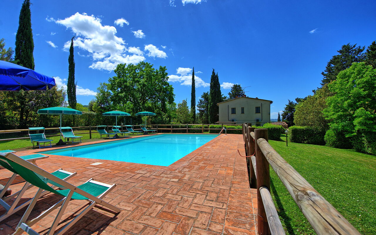 Villa Picchio: Have, pool, Udendørs