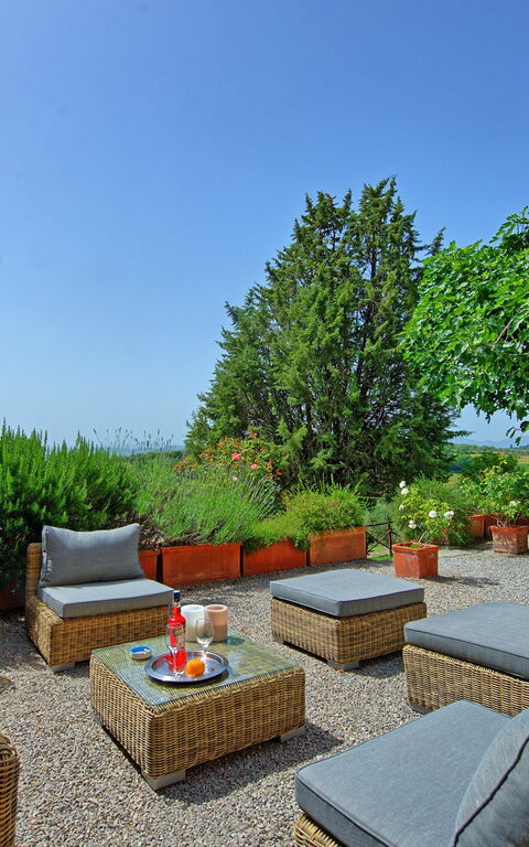 Villa Uccellaia: Have, Udendørs