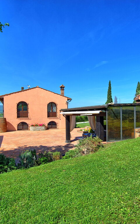 Villa Nora: Have, Udendørs, Udvendige