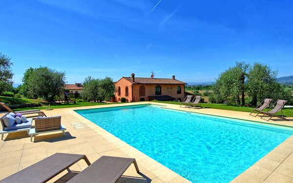 Villa Nora: pool, Sommer