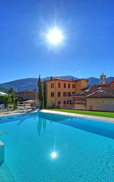 Flavia: pool, Udendørs