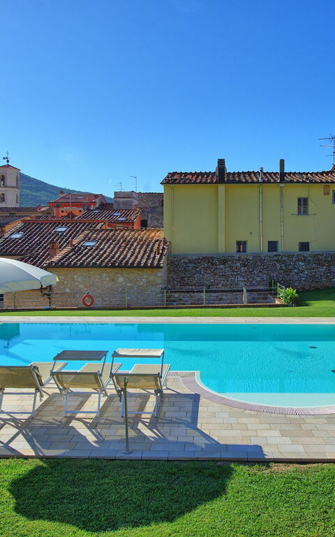 Flavia: pool, Udendørs