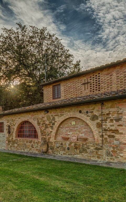 Montaione: Have, Udvendige