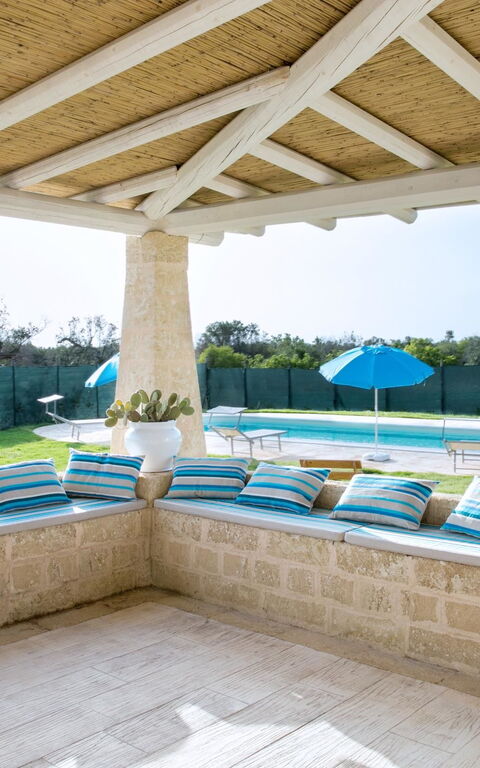 Trullo Torre Suda: Have, Udendørs