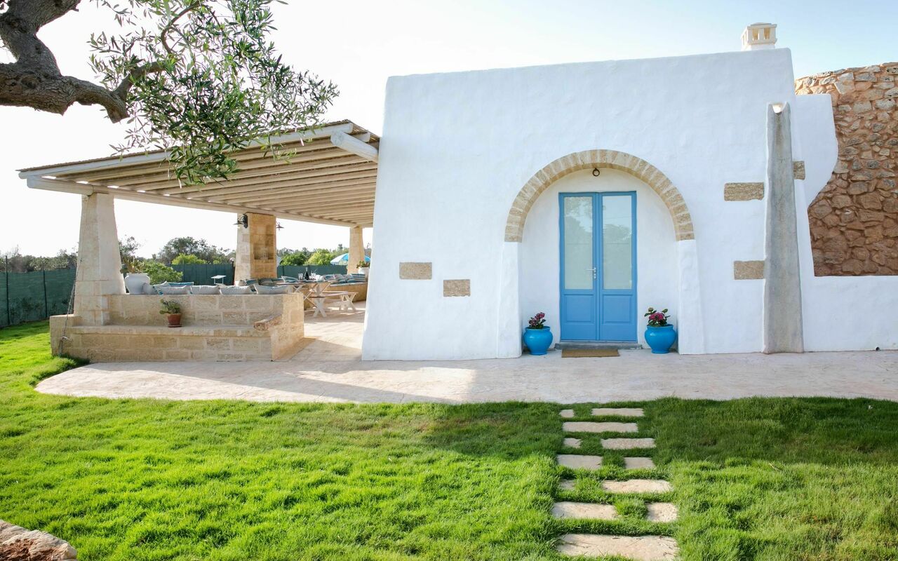Trullo Torre Suda: Have, Udendørs