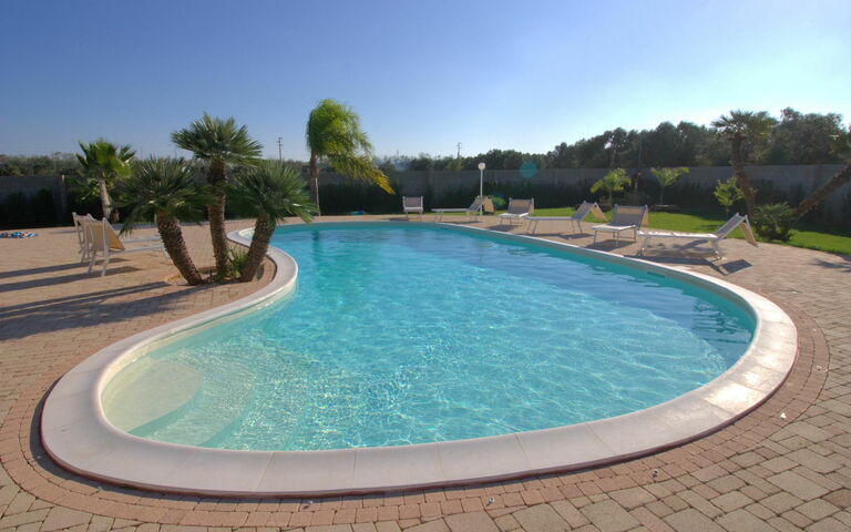 Meadow Luxury Villa: pool