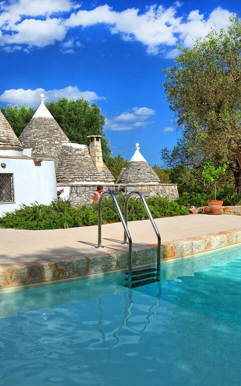 Trullo Pascarosa: Have, pool, Udendørs