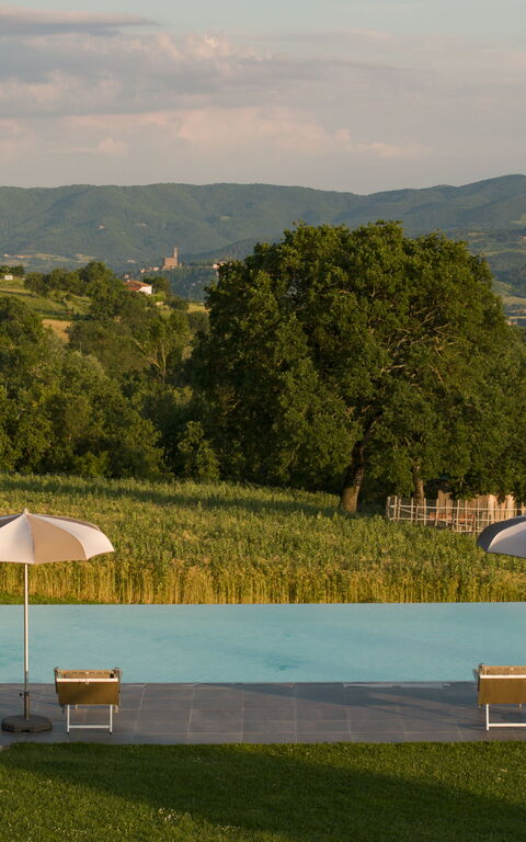 Casale Daniele: Have, pool, Visninger