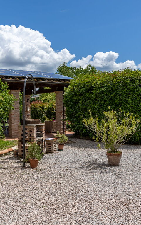 Casale Tiziano: Udendørs, Udvendige
