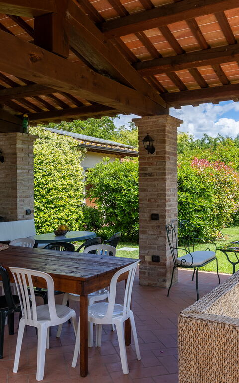 Casale Tiziano: Altan / terrasse / gårdhave