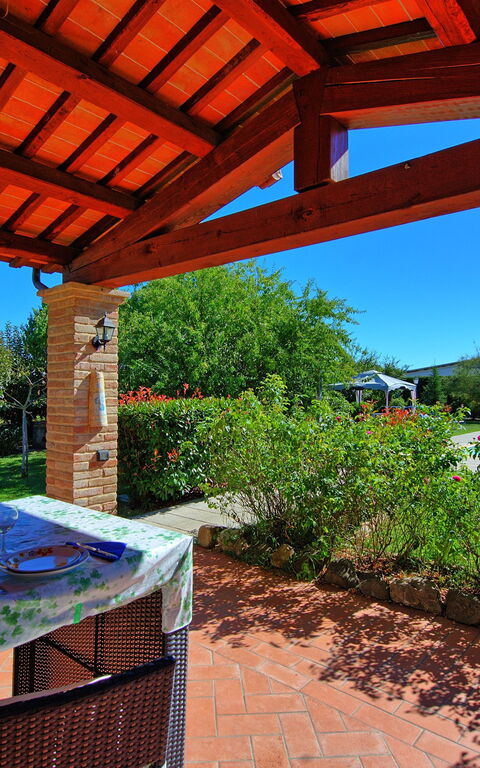 Casale Tiziano: Altan / terrasse / gårdhave