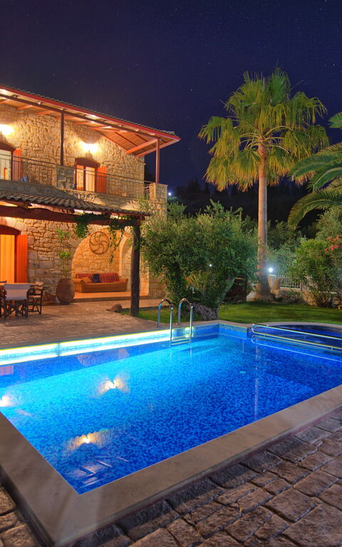 Villa Vrisses: Udendørs