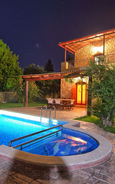 Villa Vrisses: Udendørs