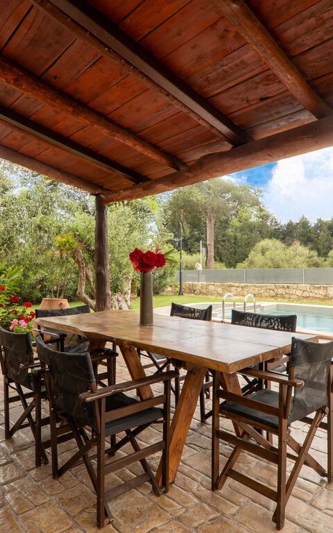 Villa Vrisses: Udendørs