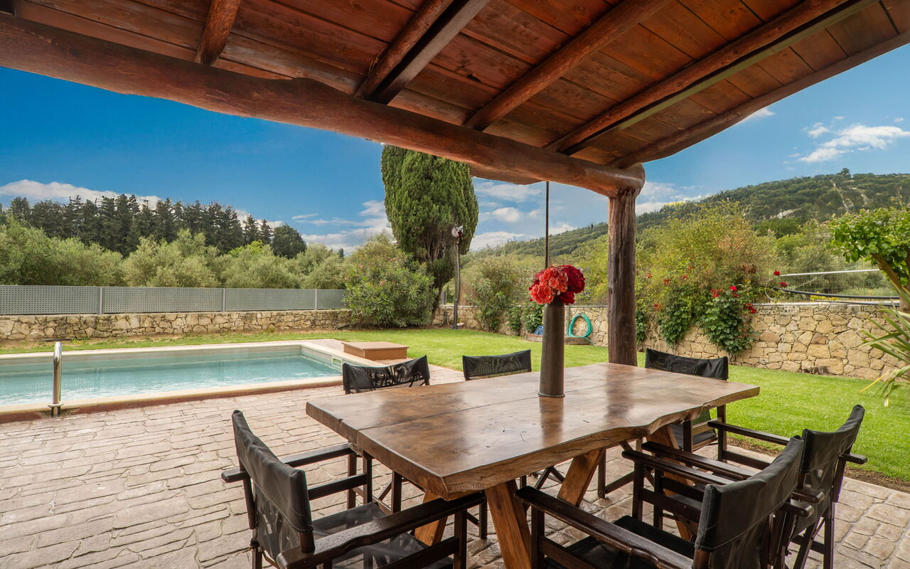 Villa Vrisses: Altan / terrasse / gårdhave, pool, Udendørs