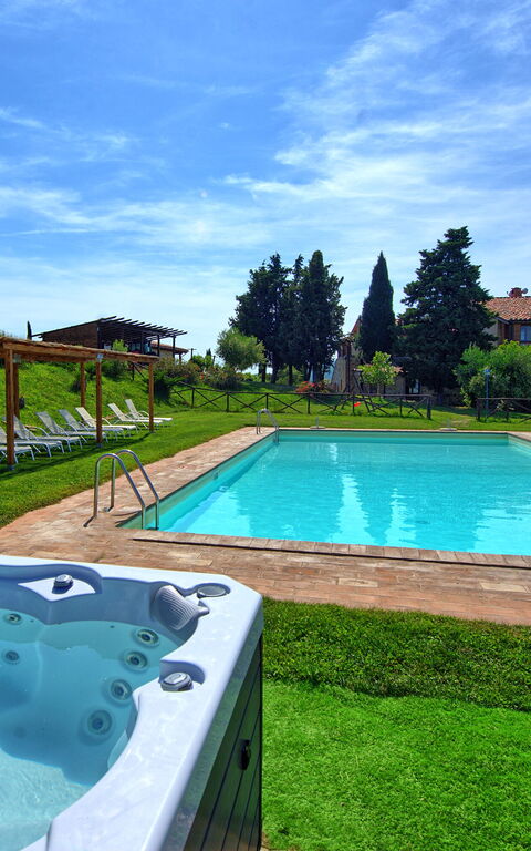 Casale Santa Francesca: Have, pool, Udendørs