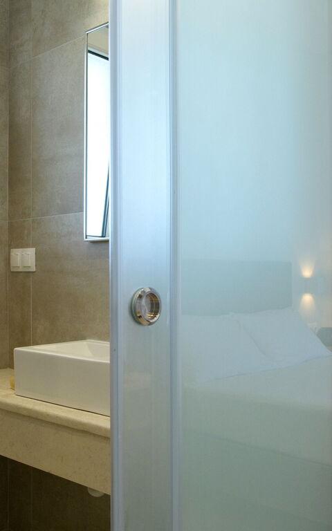 Beachfront Villa Seasun: Badeværelse, soveværelse