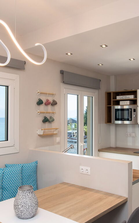 Beachfront Villa Seasun: Frokostlokale, Køkken