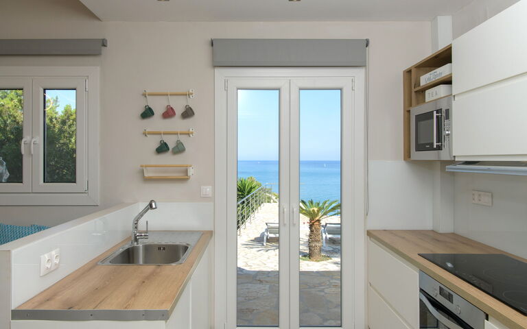 Beachfront Villa Seasun: Frokostlokale, Køkken