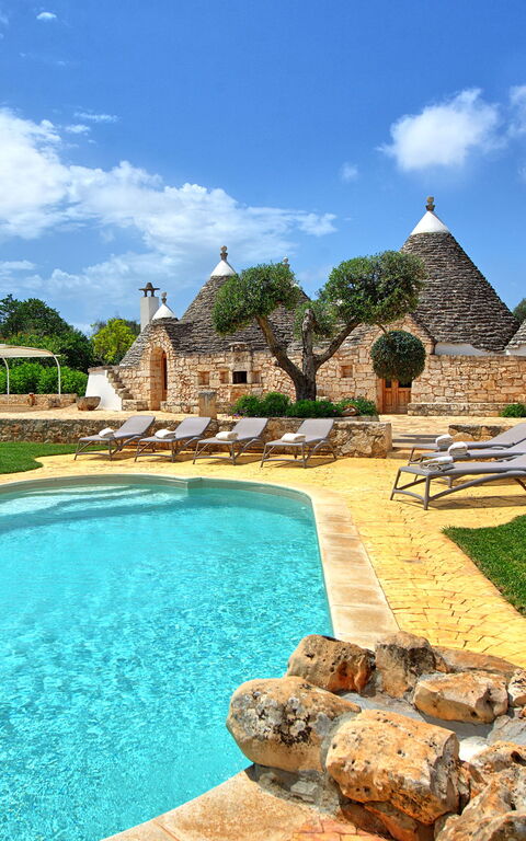Trullo Santo Stefano: Have, pool, Udendørs