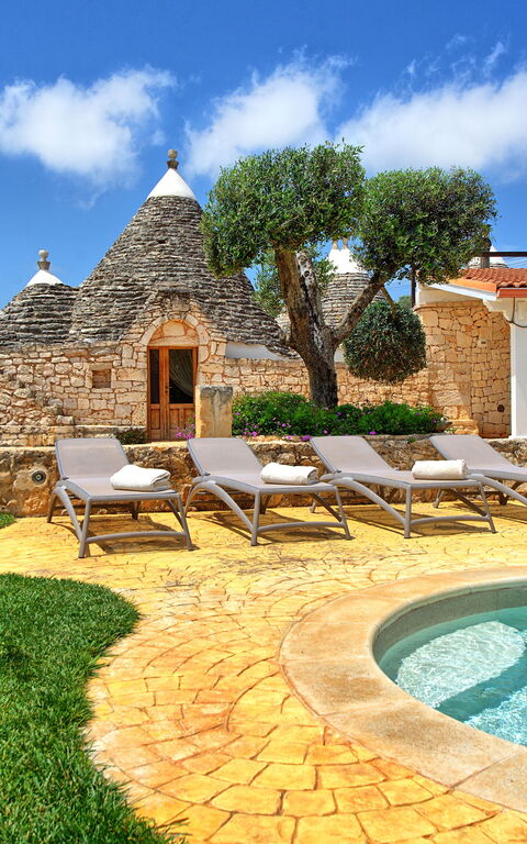 Trullo Santo Stefano: Have, pool, Udendørs
