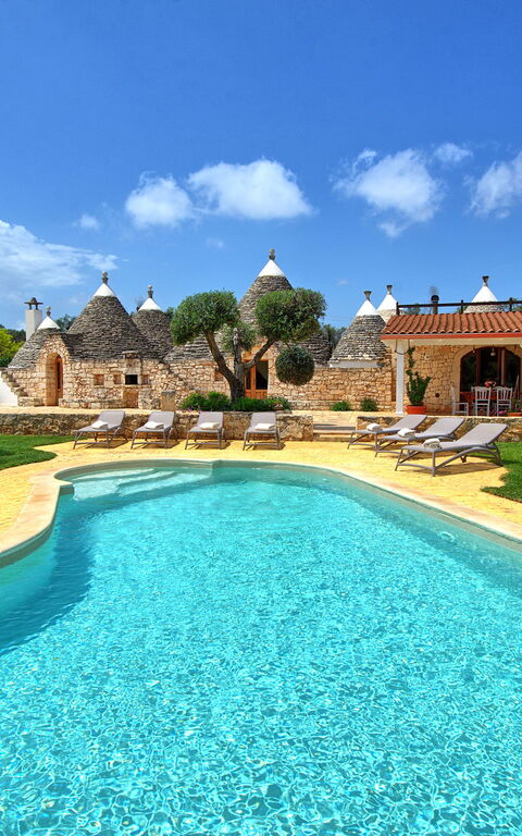 Trullo Santo Stefano: Have, pool, Udendørs