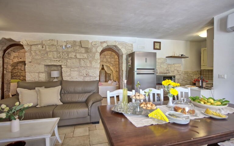 Trullo Santo Stefano: Frokostlokale, Køkken, Stue