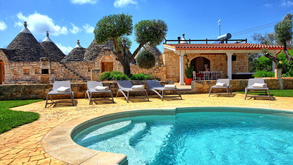 Trullo Santo Stefano: Have, pool, Udendørs