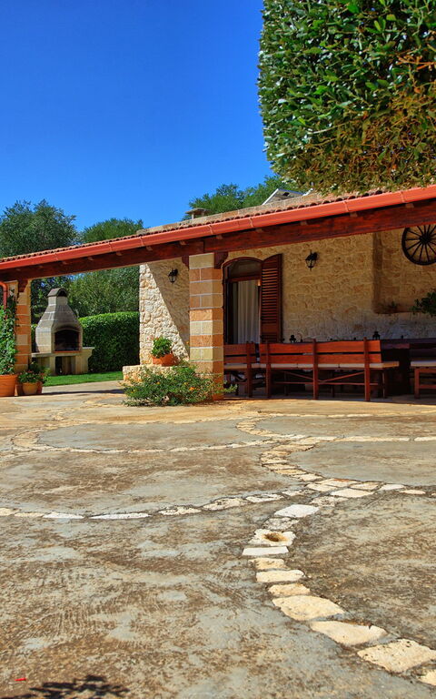 Lamia Santo Arcangelo: Udvendige