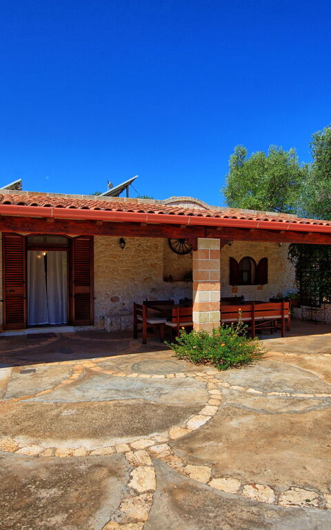 Lamia Santo Arcangelo: Udvendige