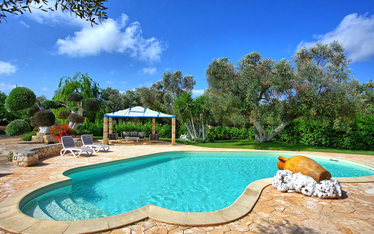 Lamia Santo Arcangelo: Have, pool, Udendørs